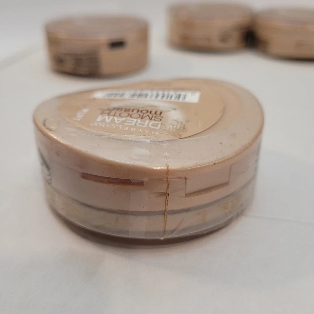 Maybelline Dream Smooth Mousse Caramel 350 Foundation Women Ultra-Hydrating 14g